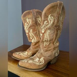 The PERFECT wedding cowboy boots!